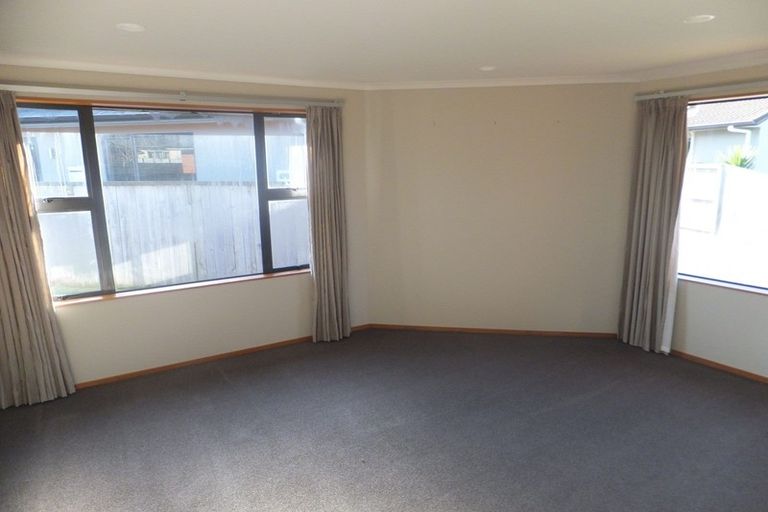 Photo of property in 16 Gibbston Close, Huntington, Hamilton, 3210