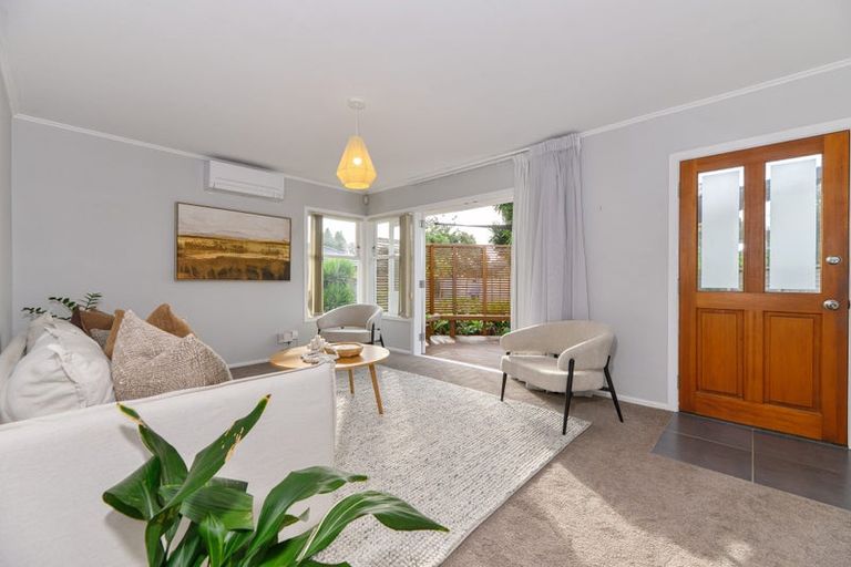 Photo of property in 42 Hereford Street, Te Atatu Peninsula, Auckland, 0610