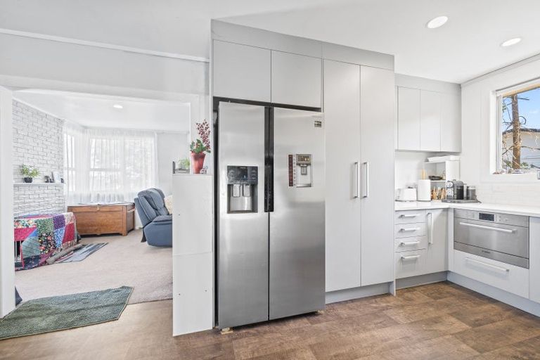 Photo of property in 13 Helleur Road, Massey, Auckland, 0614