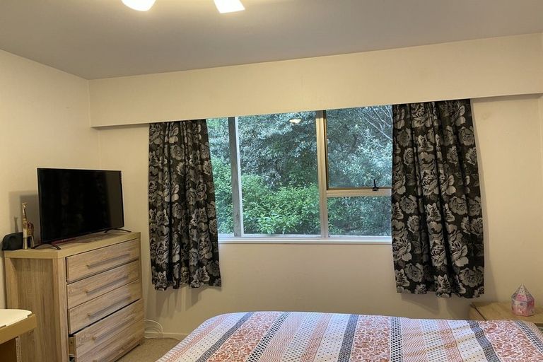 Photo of property in 15b Caesars Place, Churton Park, Wellington, 6037
