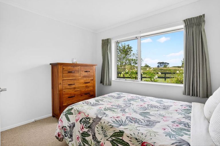 Photo of property in 1014 South Head Road, South Head, Helensville, 0874