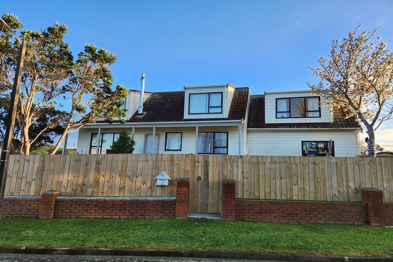 Photo of property in 1 Lindis Close, Kelson, Lower Hutt, 5010