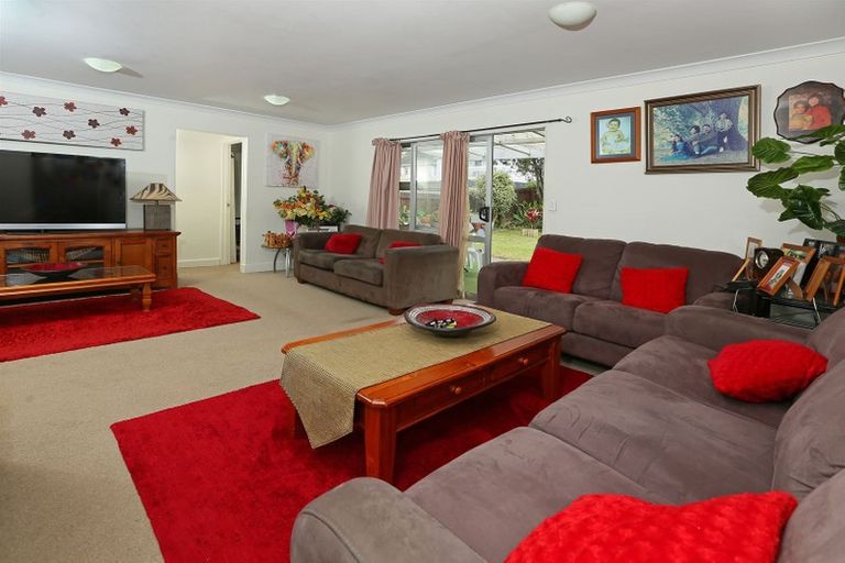 Photo of property in 3185 Great North Road, New Lynn, Auckland, 0600