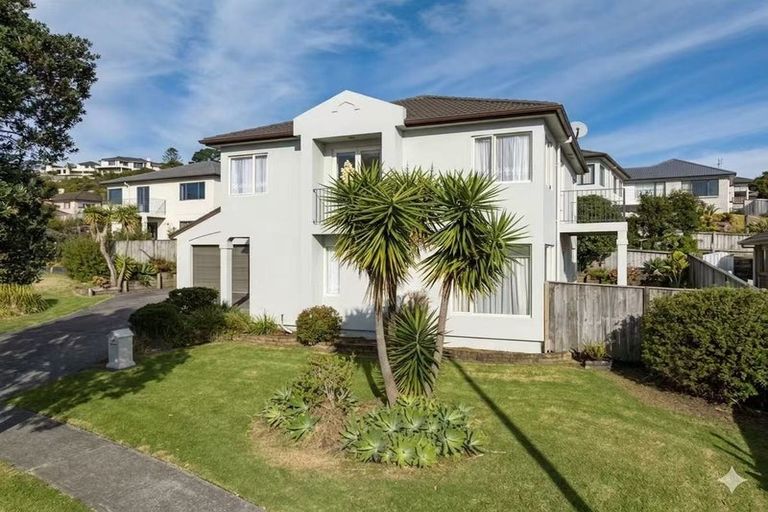 Photo of property in 84 Moyrus Crescent, East Tamaki Heights, Auckland, 2016