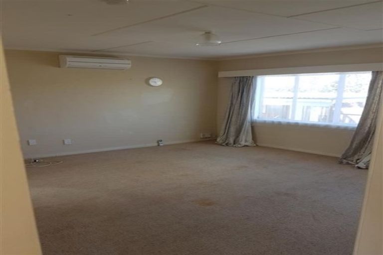 Photo of property in 1 Imperial Place, Henderson, Auckland, 0612