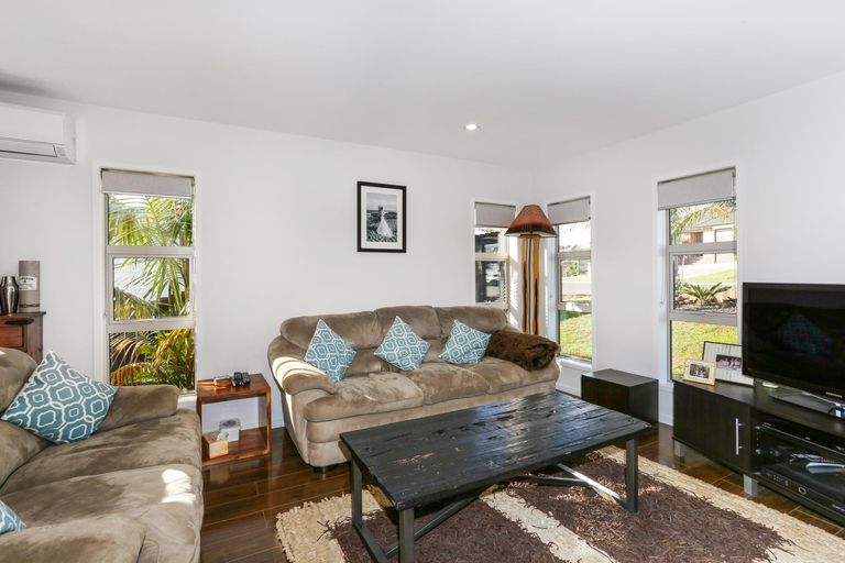 Photo of property in 64 Isabella Drive, Pukekohe, 2120