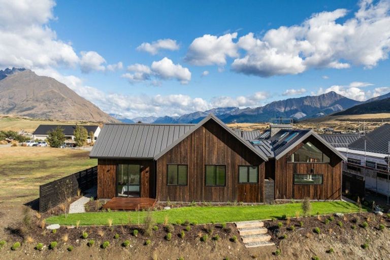 Photo of property in 28 Cunninghams Drive, Jacks Point, Queenstown, 9371