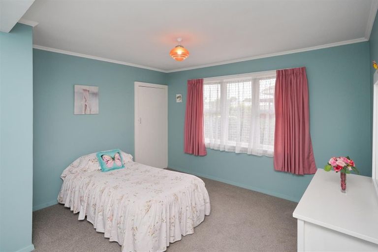Photo of property in 14 Farquhars Road, Redwood, Christchurch, 8051