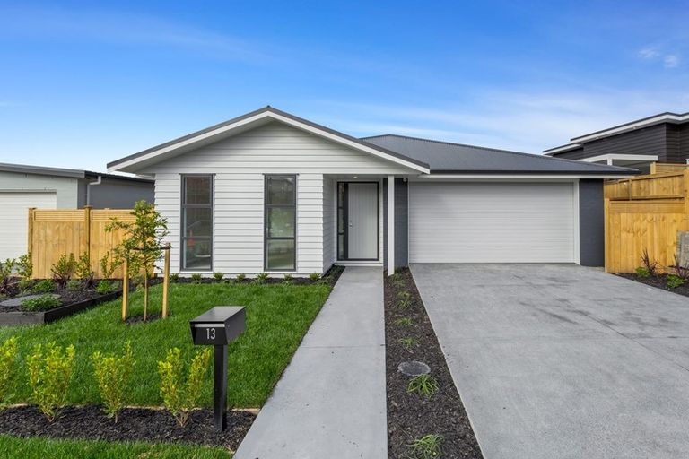 Photo of property in 13 Onekura Street, Red Beach, 0932