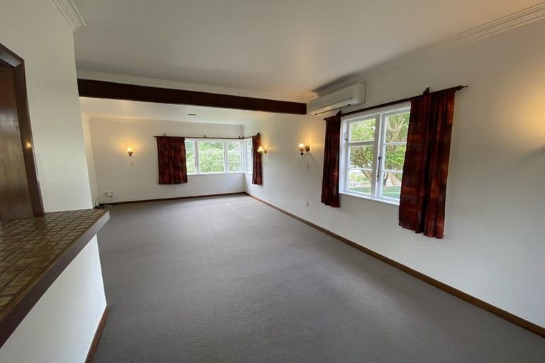 Photo of property in 7 Bassett Road, Johnsonville, Wellington, 6037