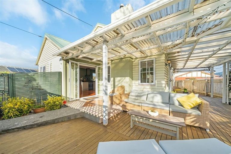 Photo of property in 33 Milton Street, Trentham, Upper Hutt, 5018