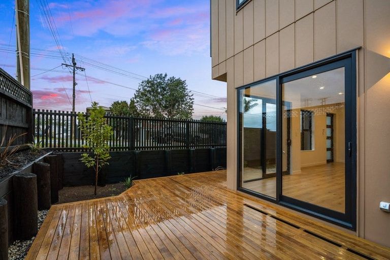 Photo of property in 7e Poto Street, Te Atatu South, Auckland, 0610