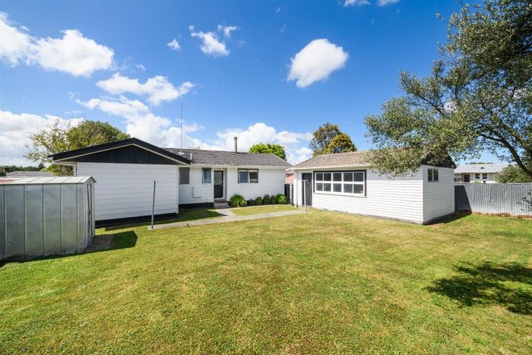 Photo of property in 24 Fergusson Street, Marton, 4710