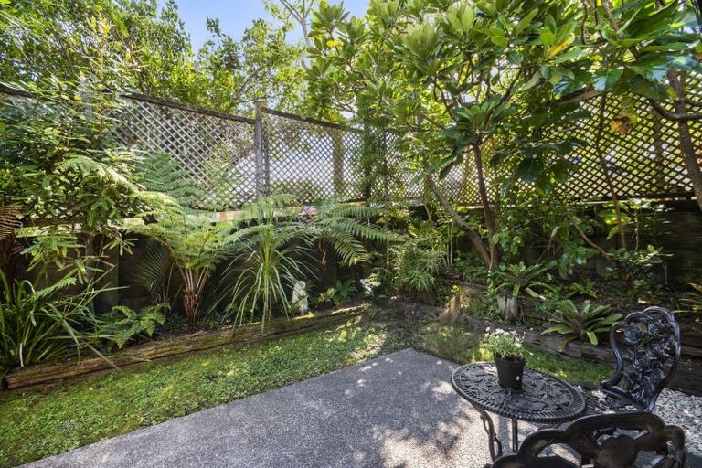 Photo of property in 3 Marbella Drive, Massey, Auckland, 0614