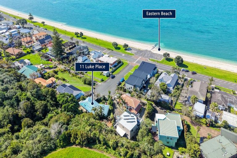Photo of property in 11 Luke Place, Eastern Beach, Auckland, 2012