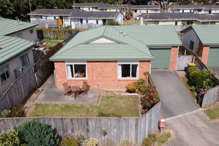 Photo of property in 5 Pohutukawa Grove, Titahi Bay, Porirua, 5022