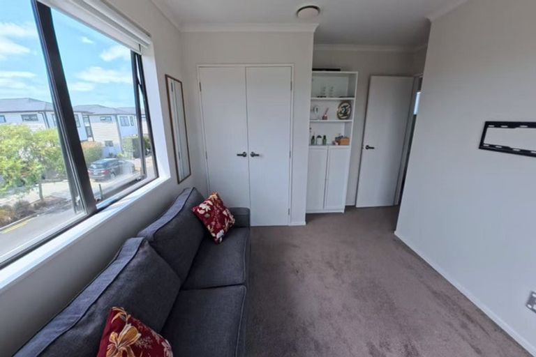 Photo of property in 11 Pihoihoi Place, Hobsonville, Auckland, 0616