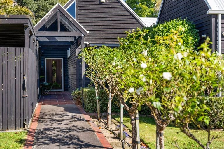 Photo of property in 8 Rata Street, Waikanae, 5036