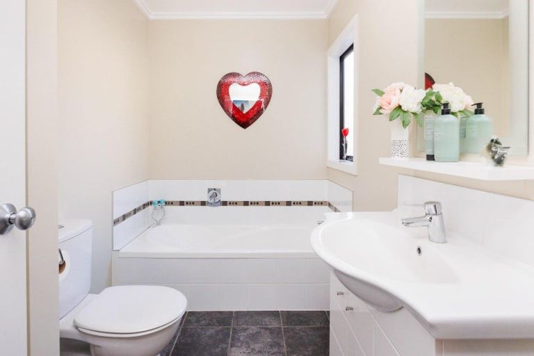 Photo of property in 65a Rosalie Terrace, Kelvin Grove, Palmerston North, 4414