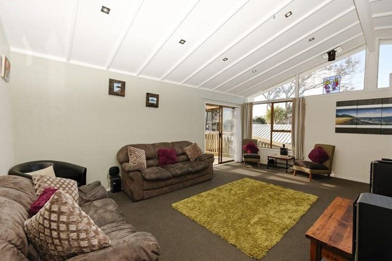 Photo of property in 19 Crompton Road, Massey, Auckland, 0614