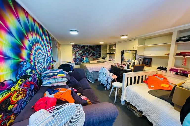 Photo of property in 1/5 Mchardy Place, Glenfield, Auckland, 0627