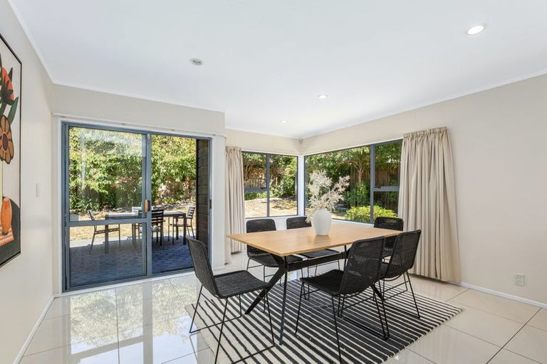 Photo of property in 122 Westchester Drive, Churton Park, Wellington, 6037