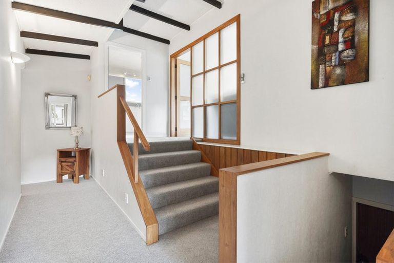 Photo of property in 48 Thurleigh Grove, Karori, Wellington, 6012