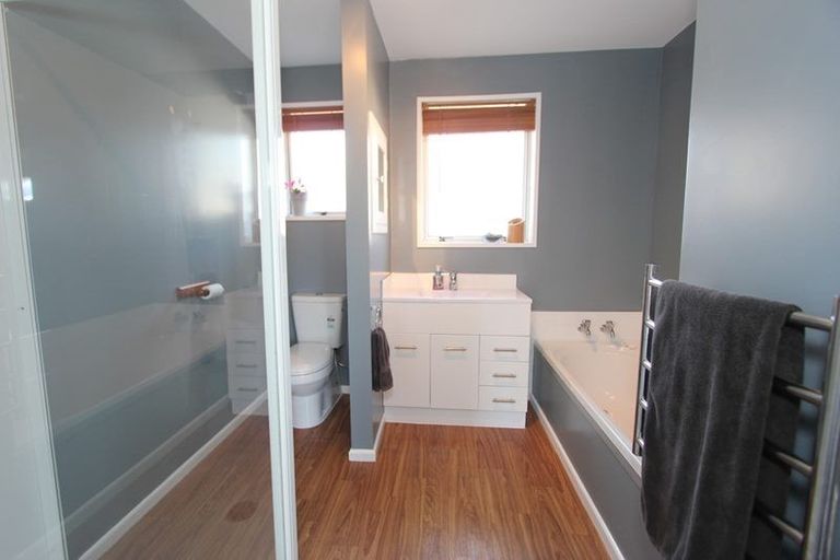 Photo of property in 12 Malabar Crescent, Broomfield, Christchurch, 8042