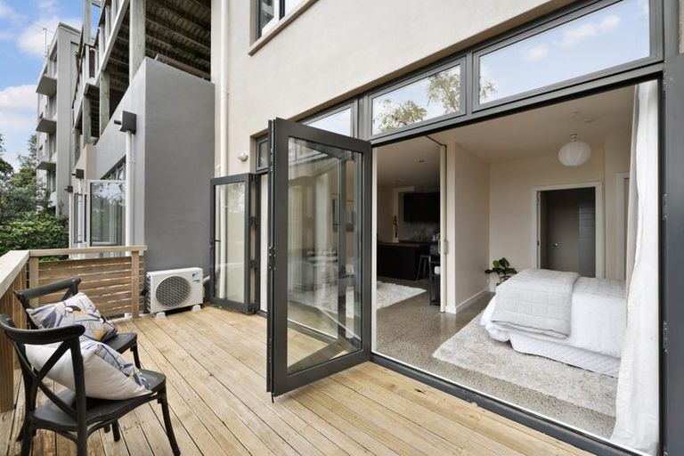 Photo of property in 59u7 Mortimer Terrace, Brooklyn, Wellington, 6021