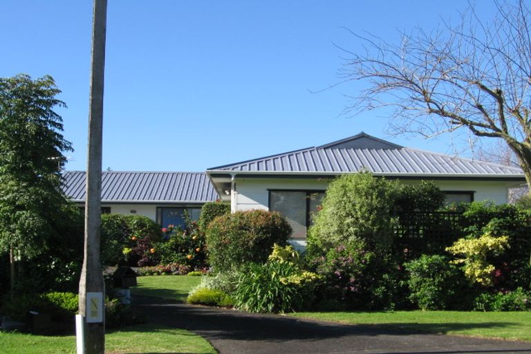 Photo of property in 37 Settlers Grove, Orewa, 0931