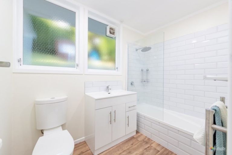 Photo of property in 15 Elmslie Road, Pinehaven, Upper Hutt, 5019