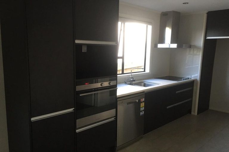 Photo of property in 43 Renata Crescent, Te Atatu Peninsula, Auckland, 0610