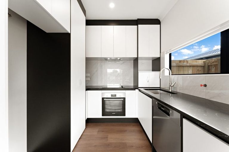 Photo of property in 13a Lipton Grove, Opaheke, Papakura, 2113