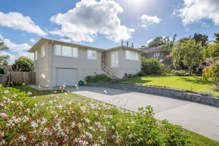Photo of property in 27 Marsh Avenue, Forrest Hill, Auckland, 0620