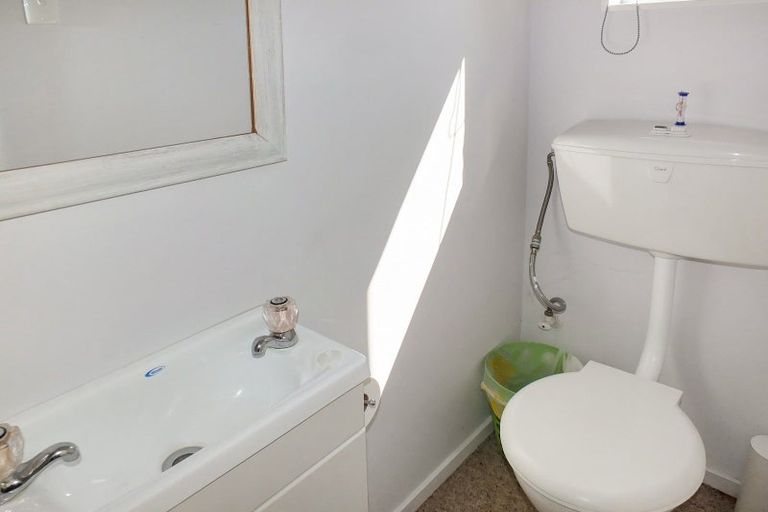 Photo of property in 7 Hennessy Street East, Foxton Beach, Foxton, 4815