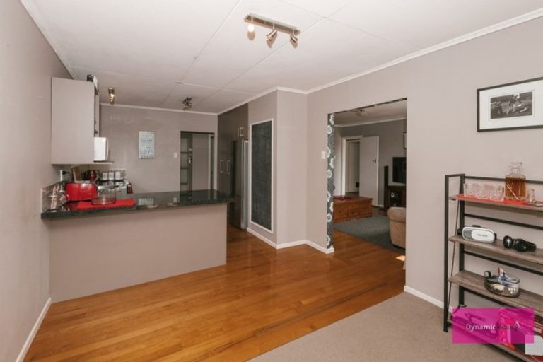 Photo of property in 11 Lewis Place, Highbury, Palmerston North, 4412