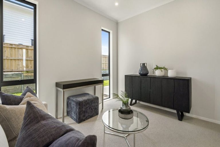 Photo of property in 2 Owen Chapman Drive, Red Beach, 0932