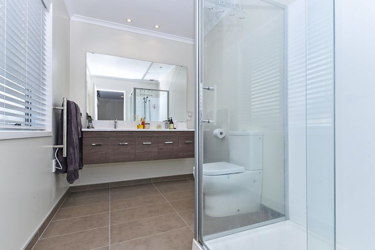 Photo of property in 6 Cornwall Place, Karaka, Papakura, 2113