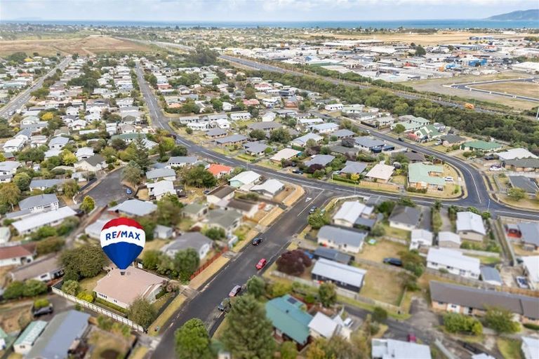 Photo of property in 37 Linwood Drive, Paraparaumu, 5032