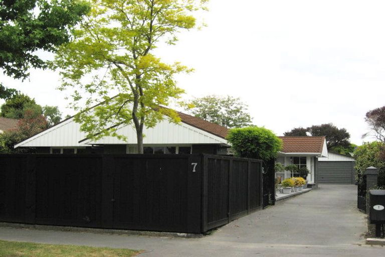 Photo of property in 7 Brookby Crescent, Avonhead, Christchurch, 8042