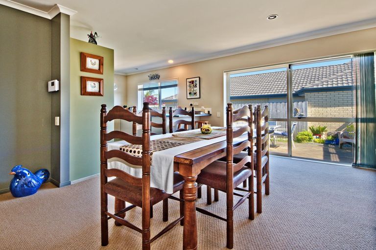 Photo of property in 37 Espalier Drive, Henderson, Auckland, 0612