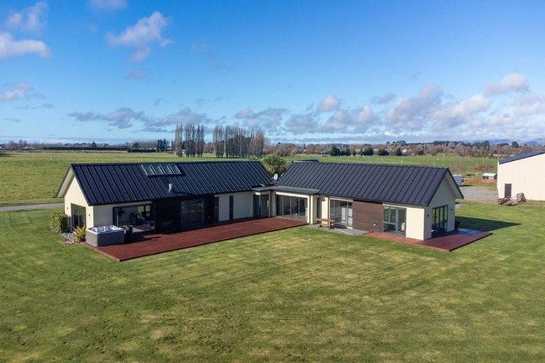 Photo of property in 585 Coutts Island Road, Coutts Island, Christchurch, 7670