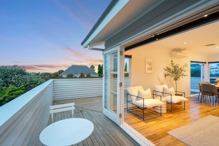 Photo of property in 11 Woodside Avenue, Northcote, Auckland, 0627