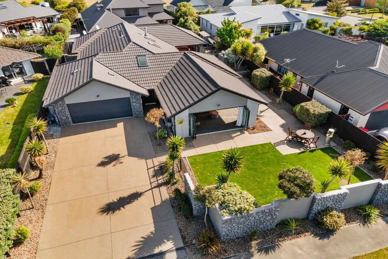 Photo of property in 27 Foresters Crescent, Parklands, Christchurch, 8083