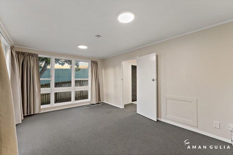 Photo of property in 18 Grandison Crescent, New Lynn, Auckland, 0600