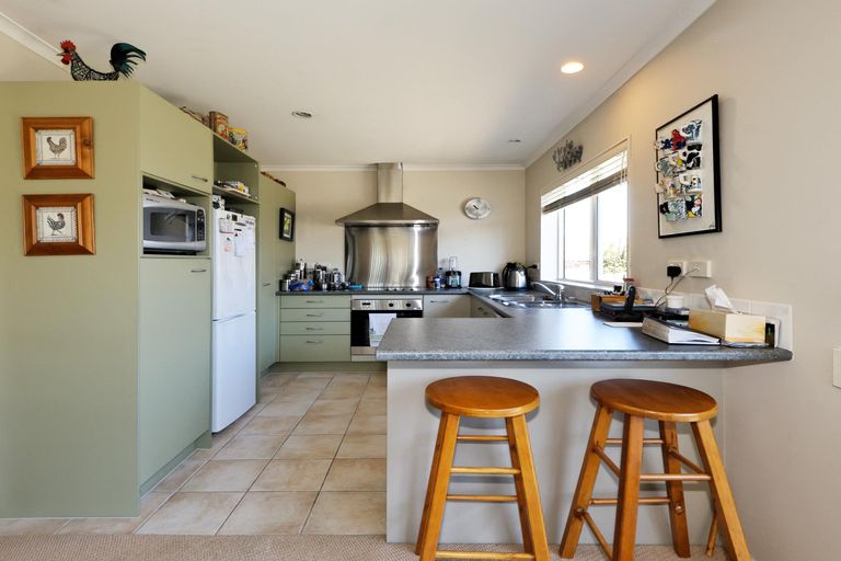 Photo of property in 37 Espalier Drive, Henderson, Auckland, 0612