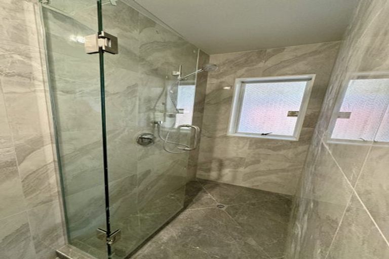 Photo of property in 6 Porter Avenue, Te Atatu South, Auckland, 0610