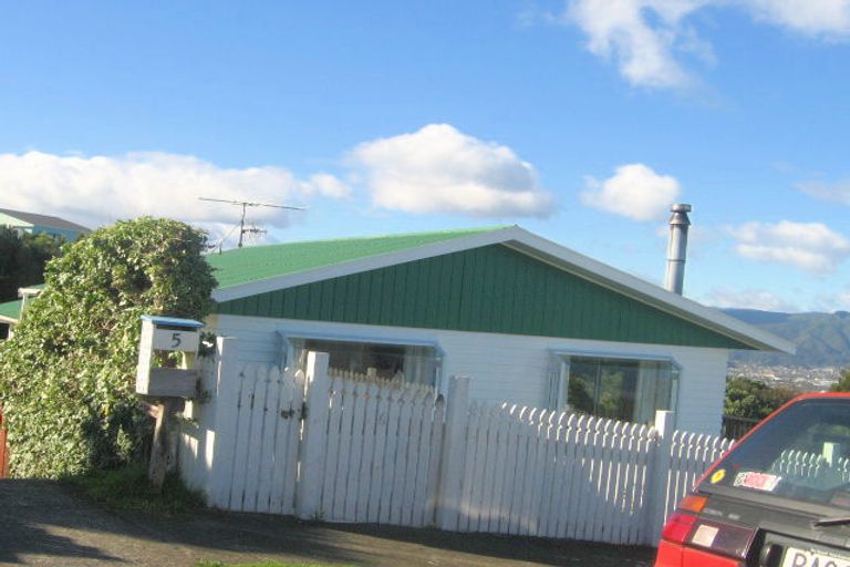 Photo of property in 6 Eastview Grove, Normandale, Lower Hutt, 5010