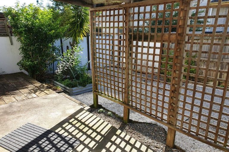 Photo of property in 2/8 Mayville Avenue, New Lynn, Auckland, 0600