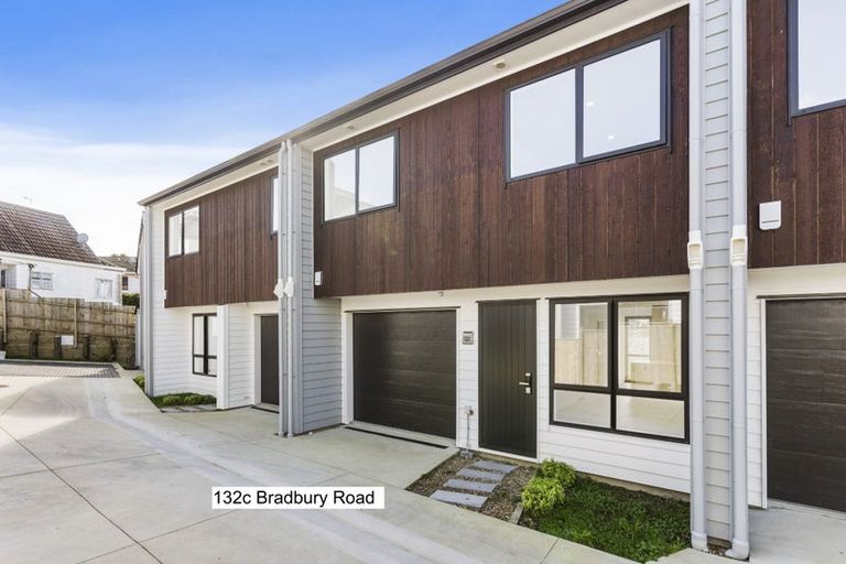 Photo of property in 132 Bradbury Road, Botany Downs, Auckland, 2010